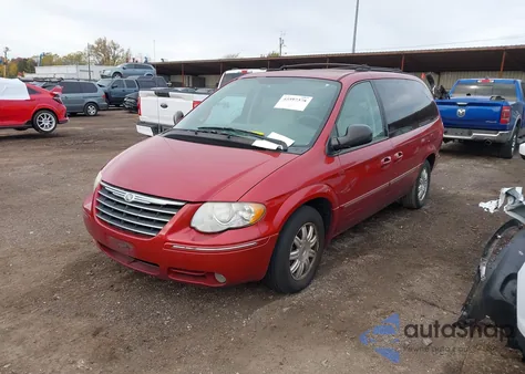2005 Chrysler Town & Country Touring из США, поврежденный, VIN 2C8GP54L55R333818